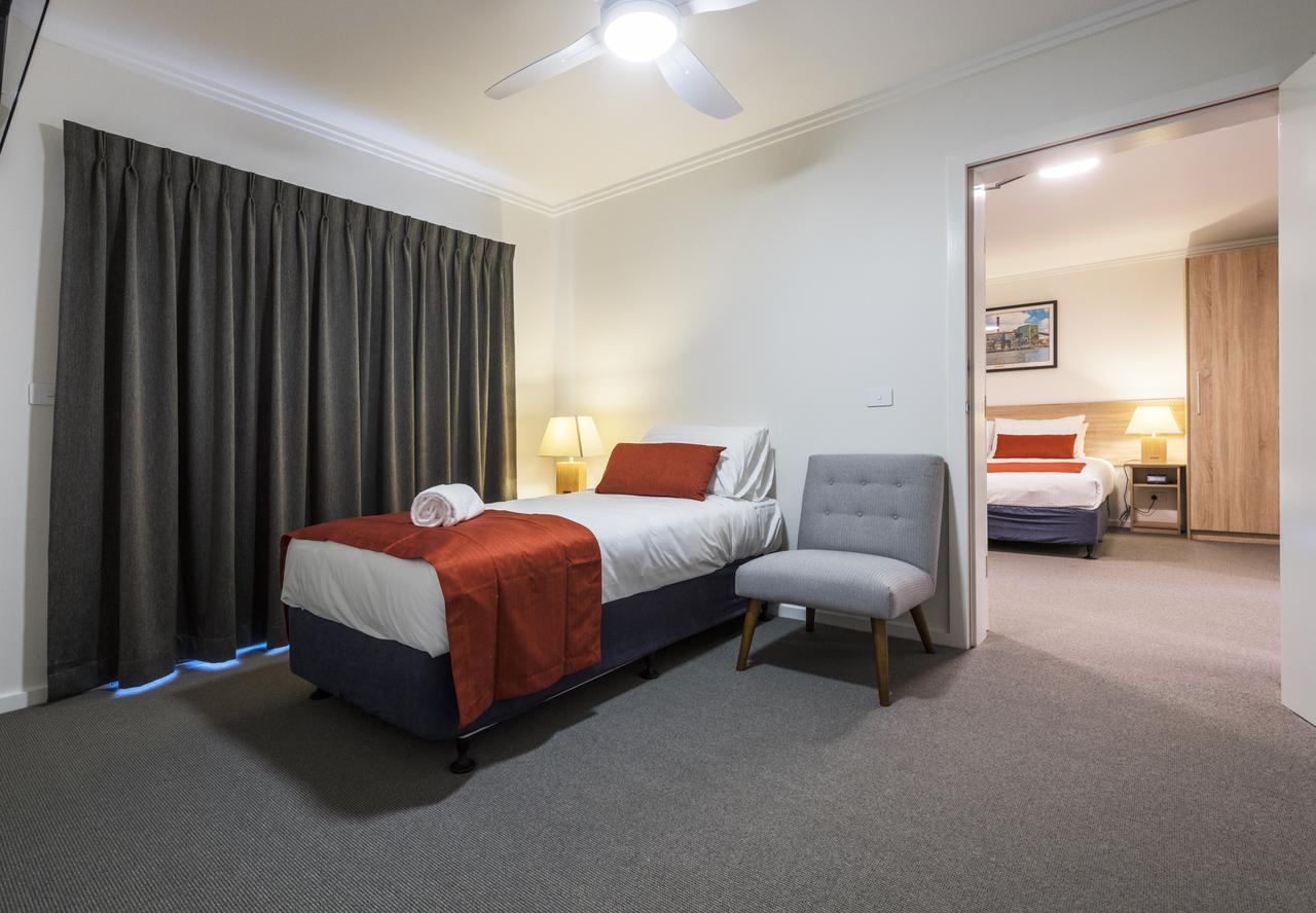 Club Maclean Motel Luaran gambar